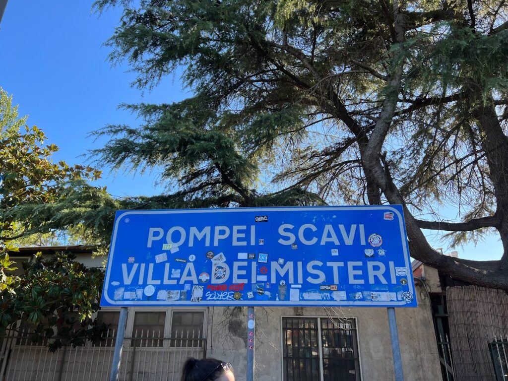 Pompei Scavi駅